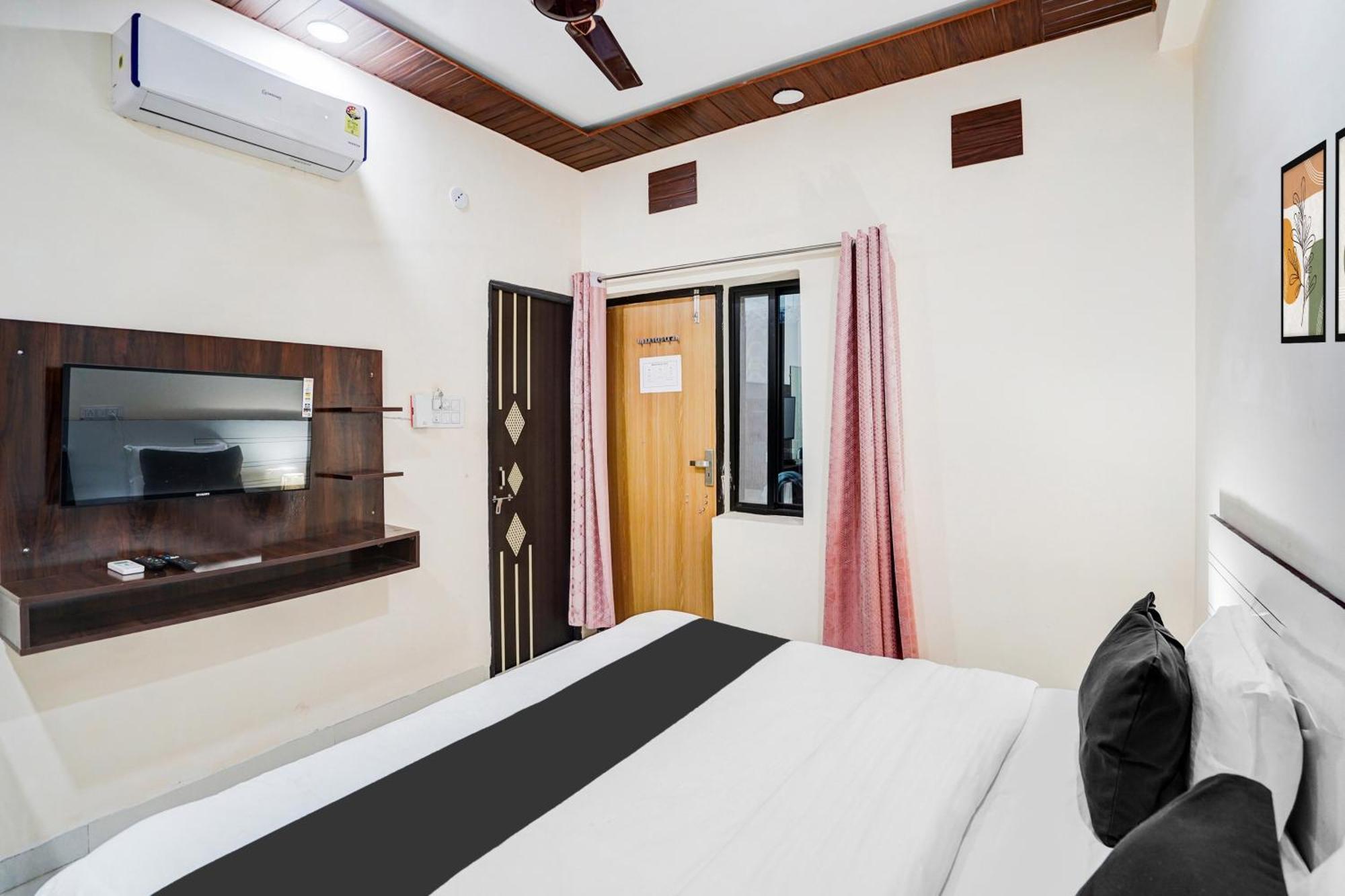 Super O Brilliant Convention Centre Formerly Madhur Shree Hotel 3*